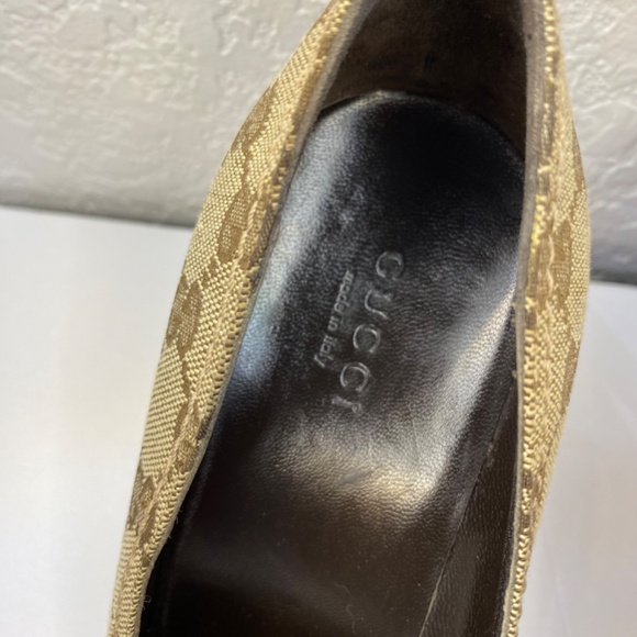 Gucci Loggo Pumps - Picture 3 of 10